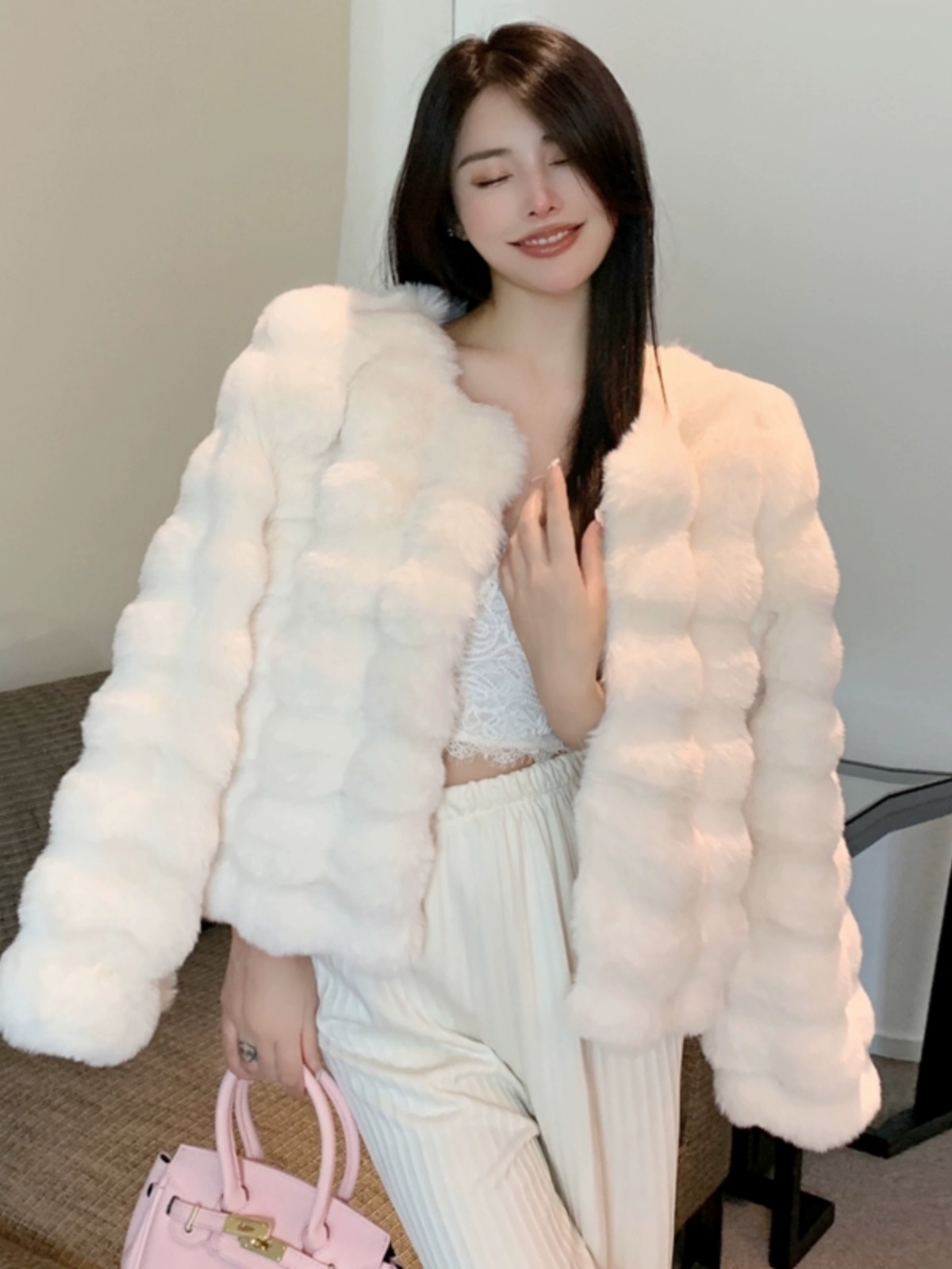 Young Women's Faux Rabbit Fur Coat Winter Thickened Eco-friendly Lamb Fur Short Plush Coat Korean Sle Commute Wave Element