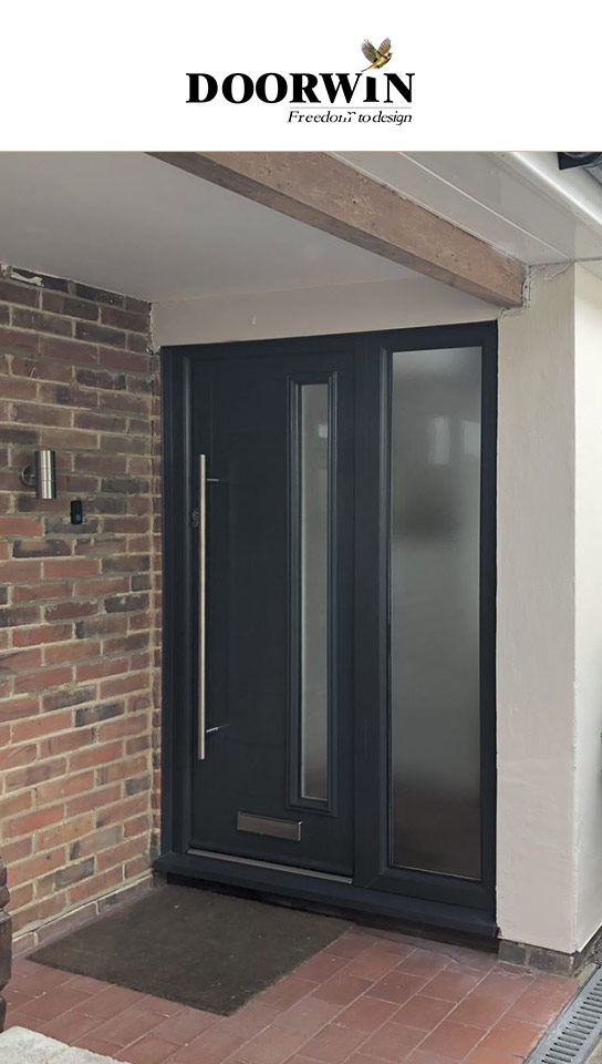 カスタマイズされたアルミニウム木製強化ガラスピボットドア、モダンなスタイルの入り口、頑丈なデザイン、低e