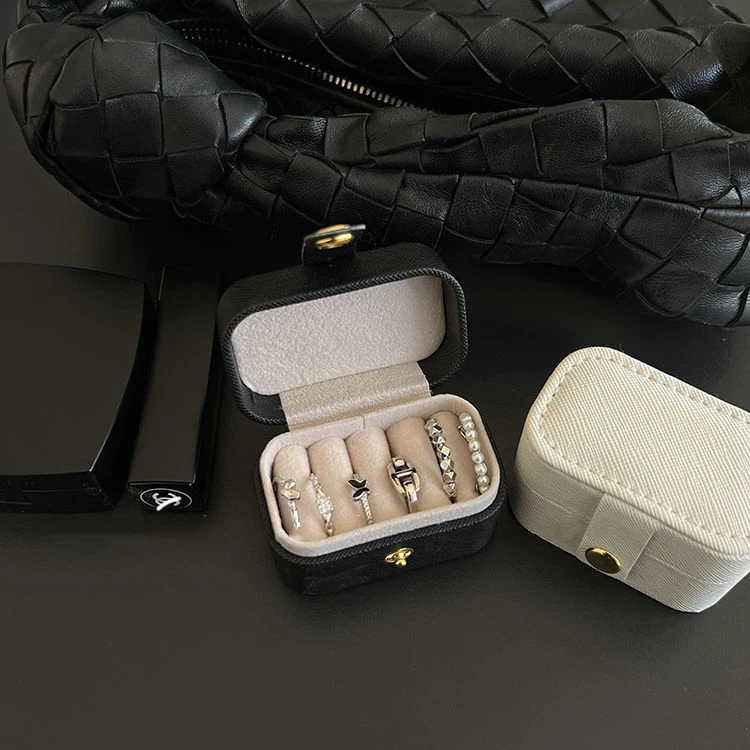 Mini portátil pequeno saco de armazenamento de jóias viagem simples anel de couro colar brincos caixa de armazenamento organizador exibição caixa de presente