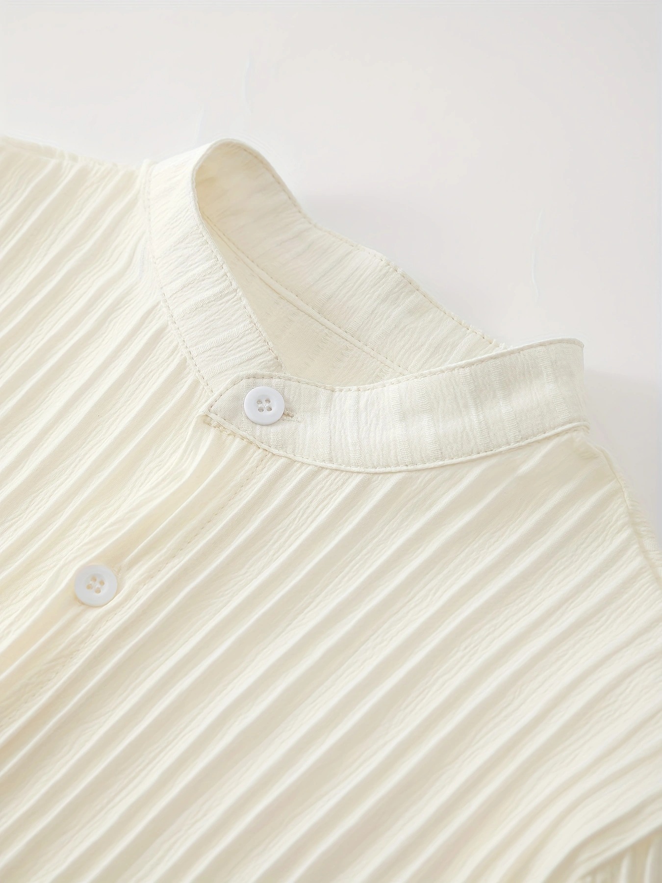 Roupa casual masculina de duas peças, cor sólida, texturizada, manga curta, camisa com botões e calças compridas com cordão