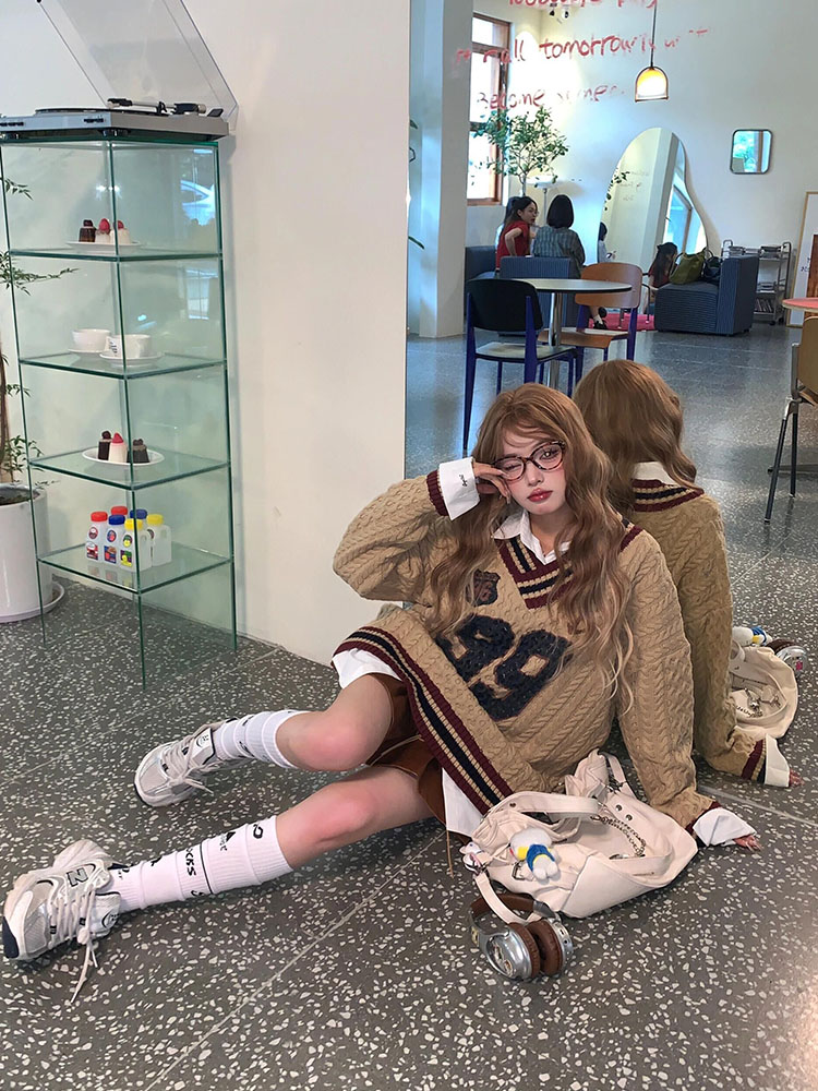 Übergroßen Koreanischen Adrette Brief Drucken Lose Pullover Frauen Mode V-ausschnitt Design Gerade Top Herbst Winter Elegante Pullover