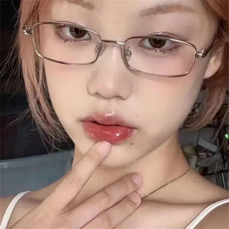 Y2K แว่นตากรอบสี่เหลี่ยมขนาดเล็กของฮาราจูกุแว่นตาย้อนยุคสำหรับผู้หญิงโลหะแว่นตาอ่านหนังสือที่ชัดเจนแว่นตาสีฟ้าป้องกันแสงสีฟ้า