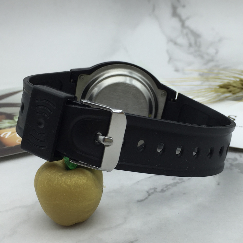 Italiano falando relógio de pulso relógios esportivos eletrônicos multifuncionais com alarme 665it