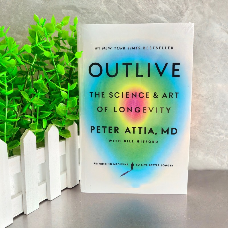 Outlive Par Peter Attia De wetenschap en kunst van een lange levensduur Livre De Poche En Engelse