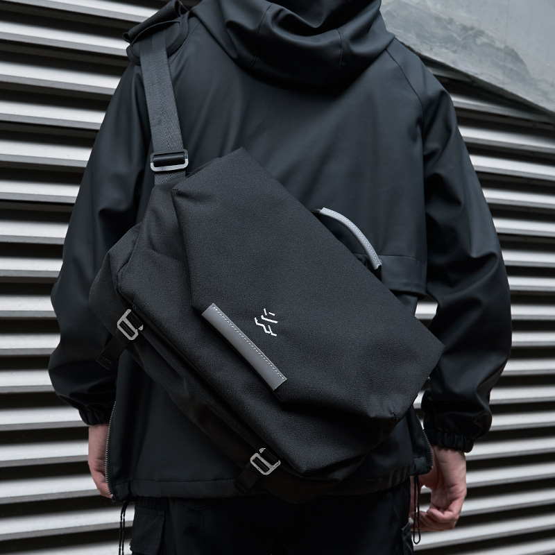Umhängetasche für Herren, wasserdichte Nylon-Umhängetasche, passend für 14-Zoll-Laptops, College-Reise-Umhängetasche mit reflektierendem Design