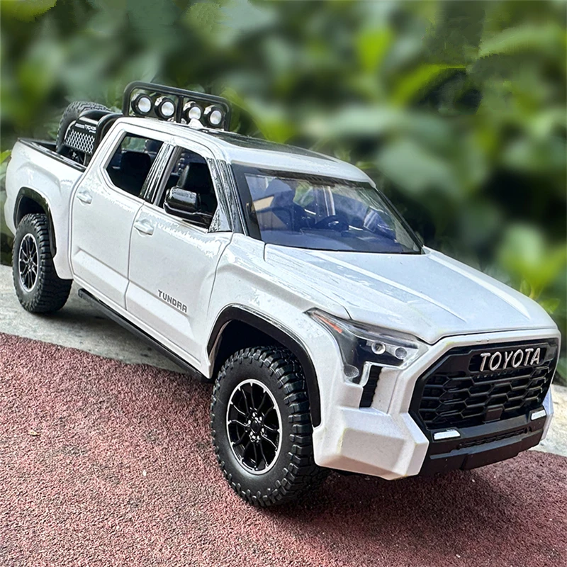Modelo de coche de aleación Tundra Pickup, vehículos todoterreno de Metal fundido a presión y juguete, colección de sonido y luz, juguete para regalo para niños, 1/22
