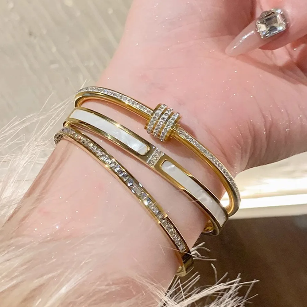 Bracelet plaqué or en titane et acier inoxydable, Zircon incrusté, Style classique et Simple, adapté à un usage quotidien des femmes, 1 pièce