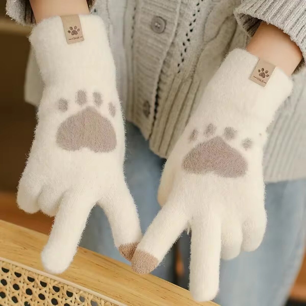 Guantes de invierno con forma de Pata de Gato, manoplas cálidas a la moda para teléfono móvil, guantes tejidos con pantalla táctil, guantes gruesos suaves y esponjosos con dedos completos para mujer