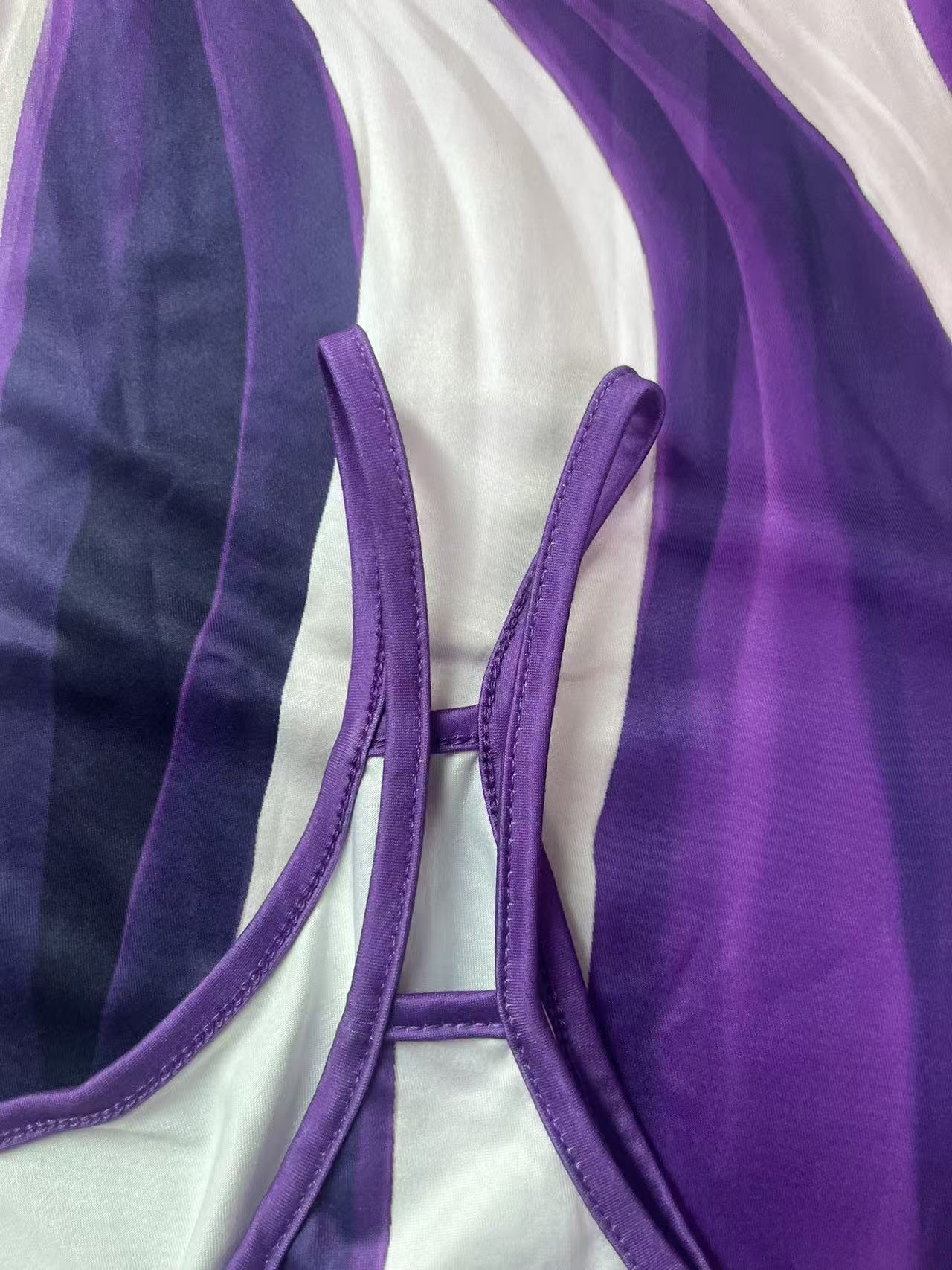 Modisches, asymmetrisches, geometrisches, gestreiftes Damenkleid in Übergröße mit doppelten Trägern