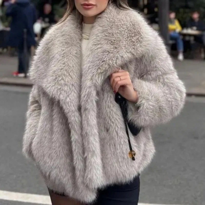 Abrigo de piel Artificial con cuello de piel europea y americana, abrigo corto de piel de zorro a la moda, ropa de mujer de felpa esponjosa