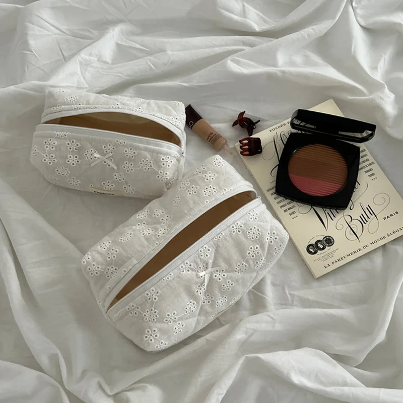 1 Piece Ins Fashion Makeup Case Elegant Simplicity Sweet Floral Lipstick Bag Portable Large Capacity Earphone Cable Storage Bag