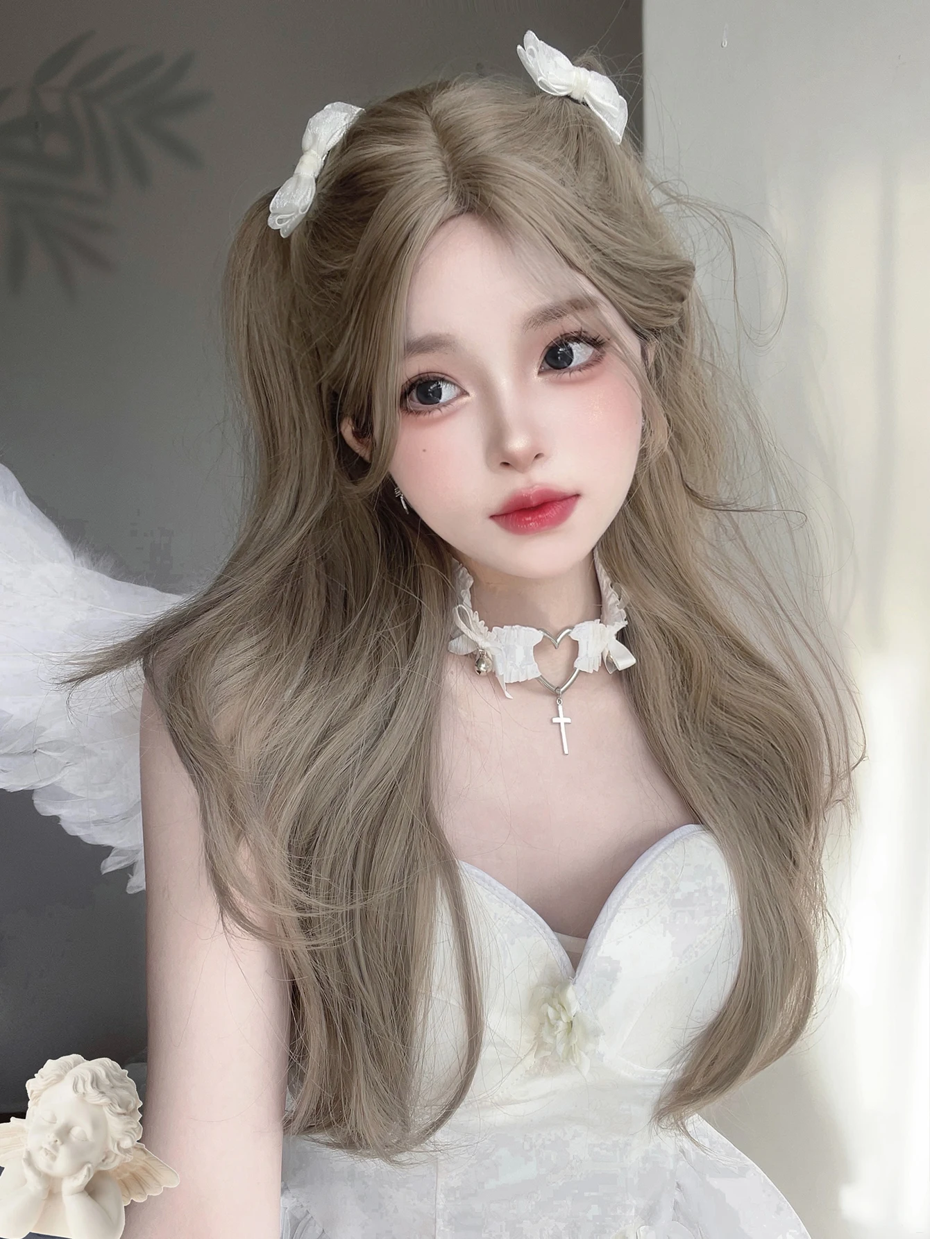 Perucas sintéticas com parte média para mulheres, cabelo longo e ondulado natural, resistente ao calor, festa cosplay, cinza e marrom, 26in
