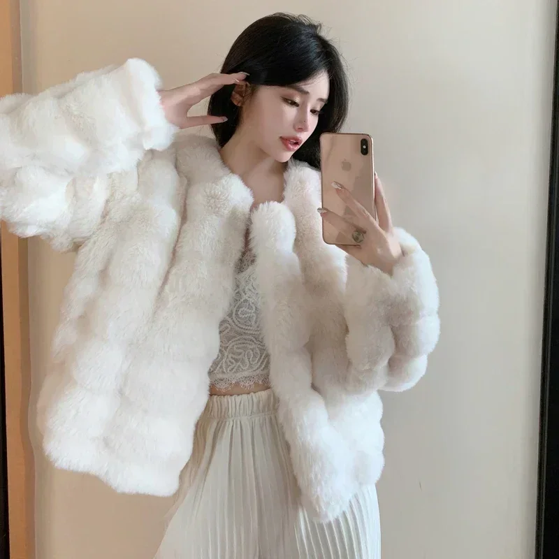 2024 冬のファッションフェイクファーコート女性のファッション暖かいフェザーコートカーディガンショートアウターレディパーティーエレガントな衣装新