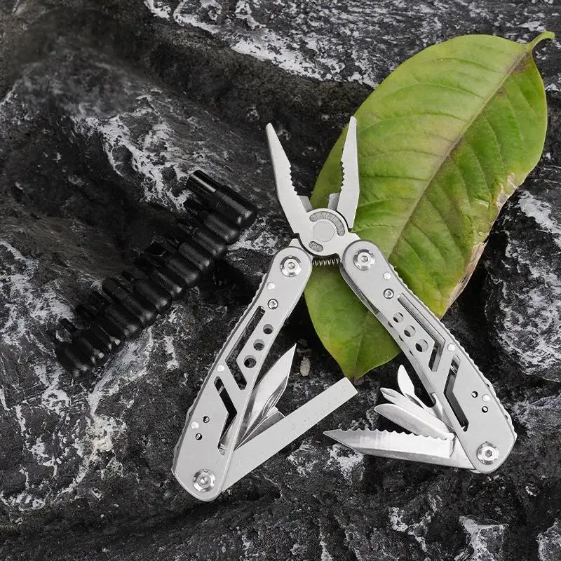 สแตนเลส 24 in 1 Multitool เครื่องตัดไขควงแบบพกพาสําหรับตั้งแคมป์ล่าสัตว์กลางแจ้งของขวัญคุณภาพสูงเครื่องมือพับสําหรับชาย