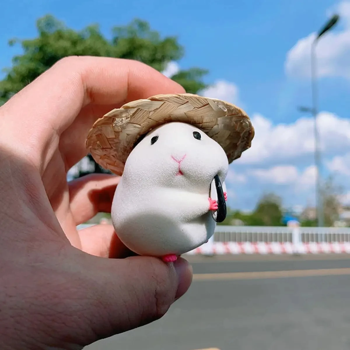 แฮมสเตอร์น่ารักพร้อมหมวกฟางประดับรถยนต์อุปกรณ์เสริมแผงหน้าปัดรถยนต์ hiasan mobil
