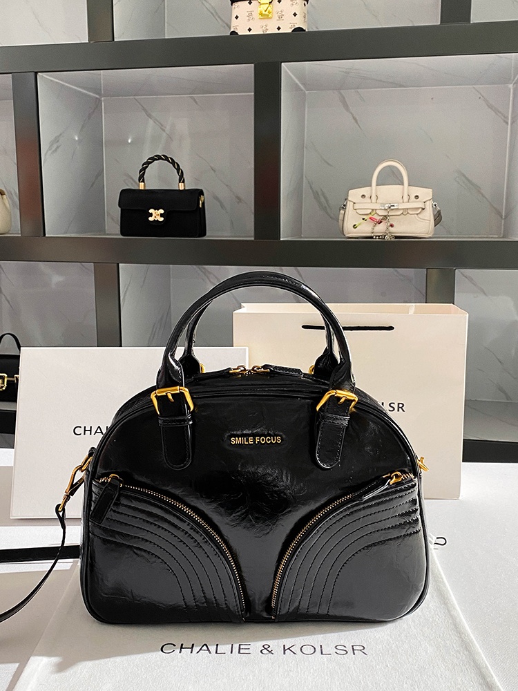 Chalie&Kolsr Ladies Luxury Large Capaci Boston Bag Spring 2025 New Sle Soft Pillow Shaped Casual Shoulder Bag Leather