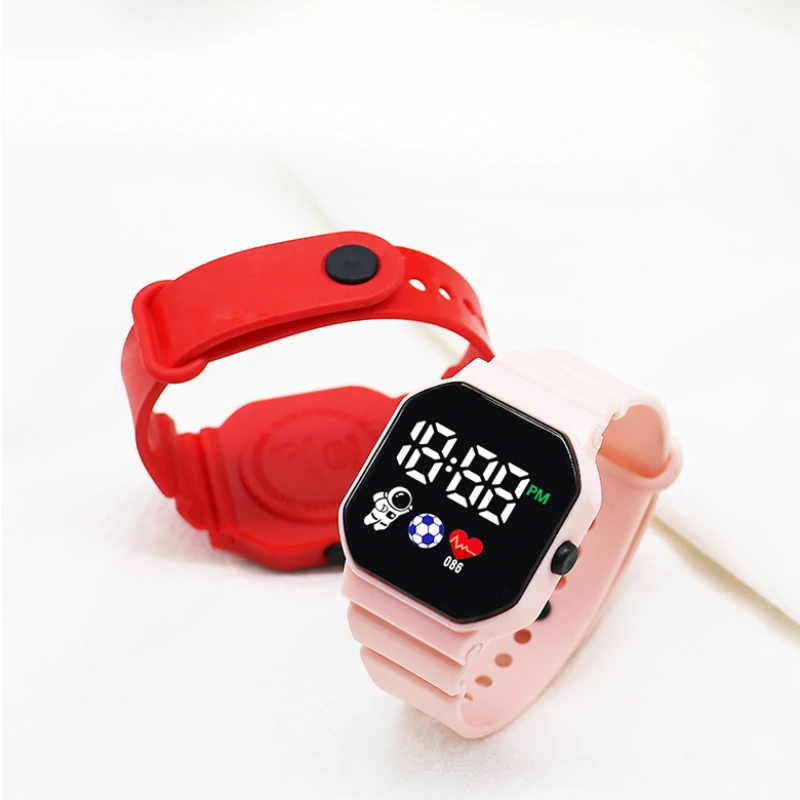 นักบินอวกาศ LED นาฬิกาเด็กกีฬานาฬิกาดิจิตอล Spaceman สายรัดซิลิโคนนาฬิกาข้อมืออิเล็กทรอนิกส์สําหรับคู่ของขวัญนาฬิกาสําหรับเด็ก