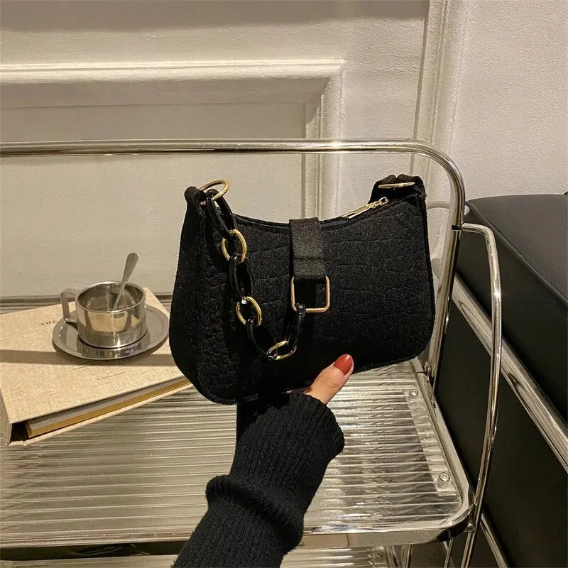 Borsa da donna di lusso con design a ascella in feltro, borsa da donna alla moda rilasciata sotto una mezzaluna, piccola borsa quadrata, design a ascella in feltro da donna Luxu