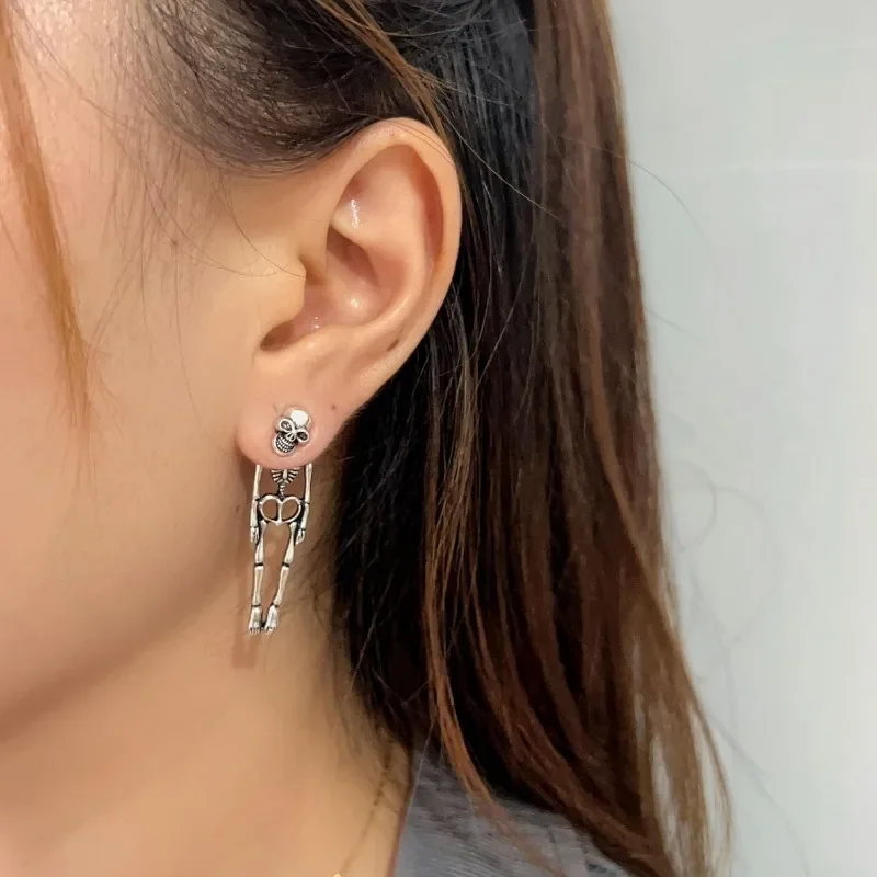 여성을위한 펑크 할로윈 귀걸이, 여성을위한 짜증나는 해골 해골 매달려 귀걸이, 피 묻은 칼 드롭 귀걸이, 무서운 할로윈 Pa