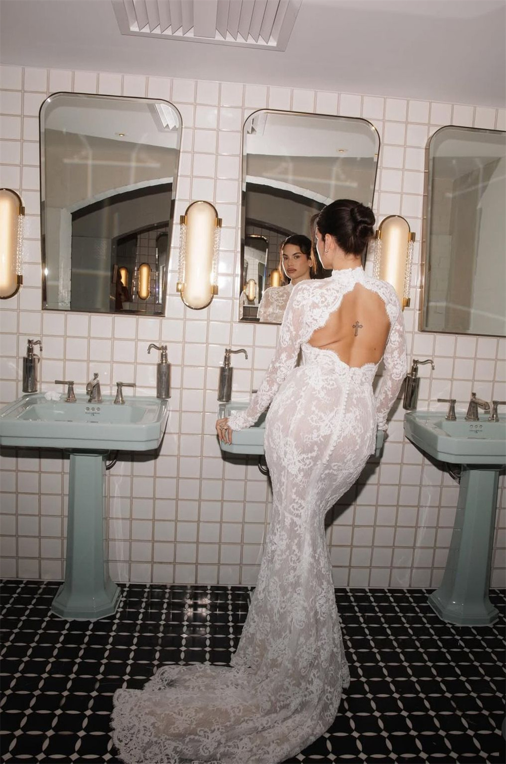 Tokyo Customized White High Necklink Wedding Dresses Long Sleeves Backless Bridal Gowns Elegant Court Train Lace Wedding Gowns