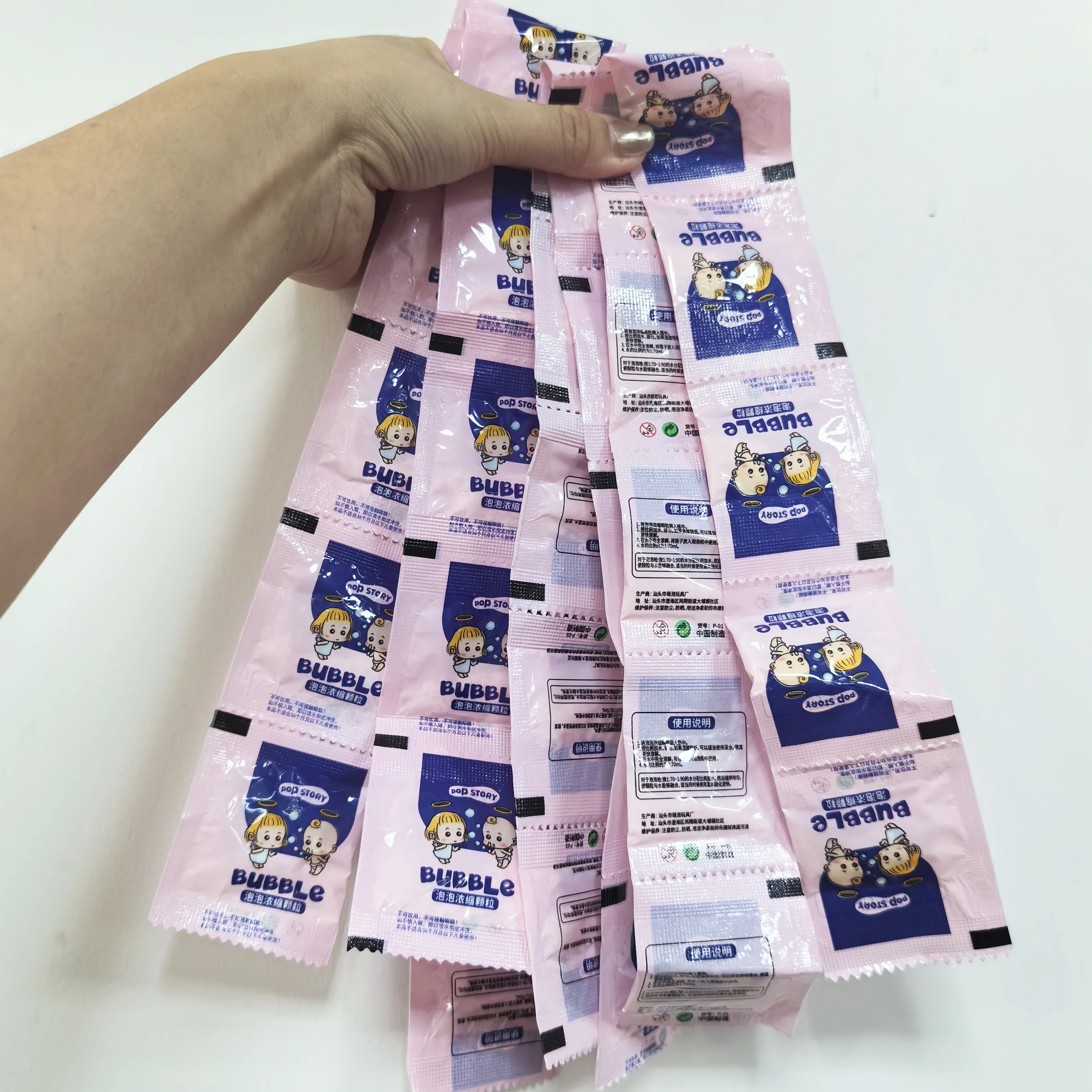 10-30pcs Bubble Machine อาหารเสริม Liquid สีสันฟองเข้มข้นเม็ด 10pcs ≈ 500ml Bubble Gun อาหารเสริมเม็ด
