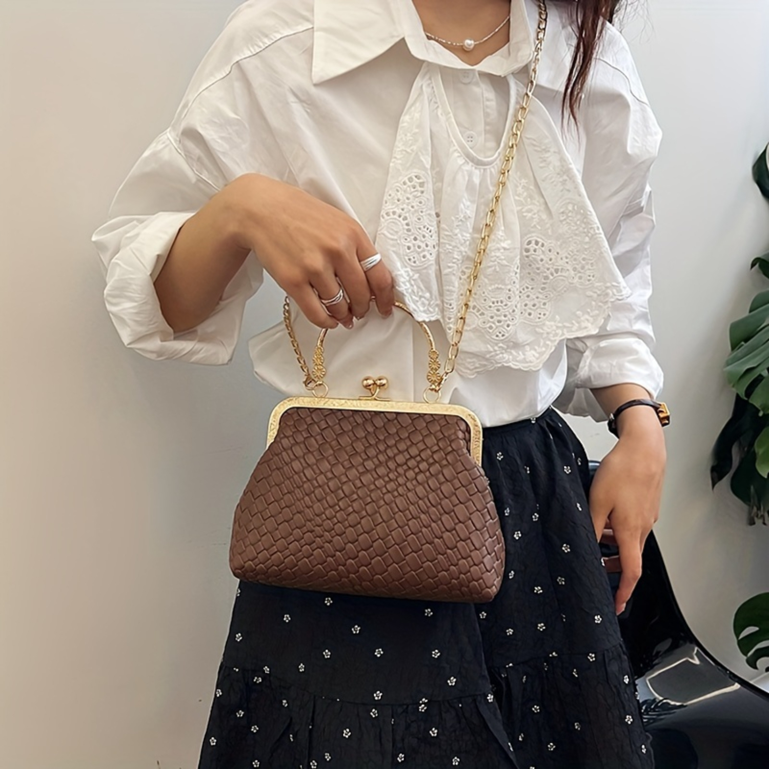 Bolsa de ombro de couro PU texturizada elegante Bolsa feminina com alça de corrente dourada