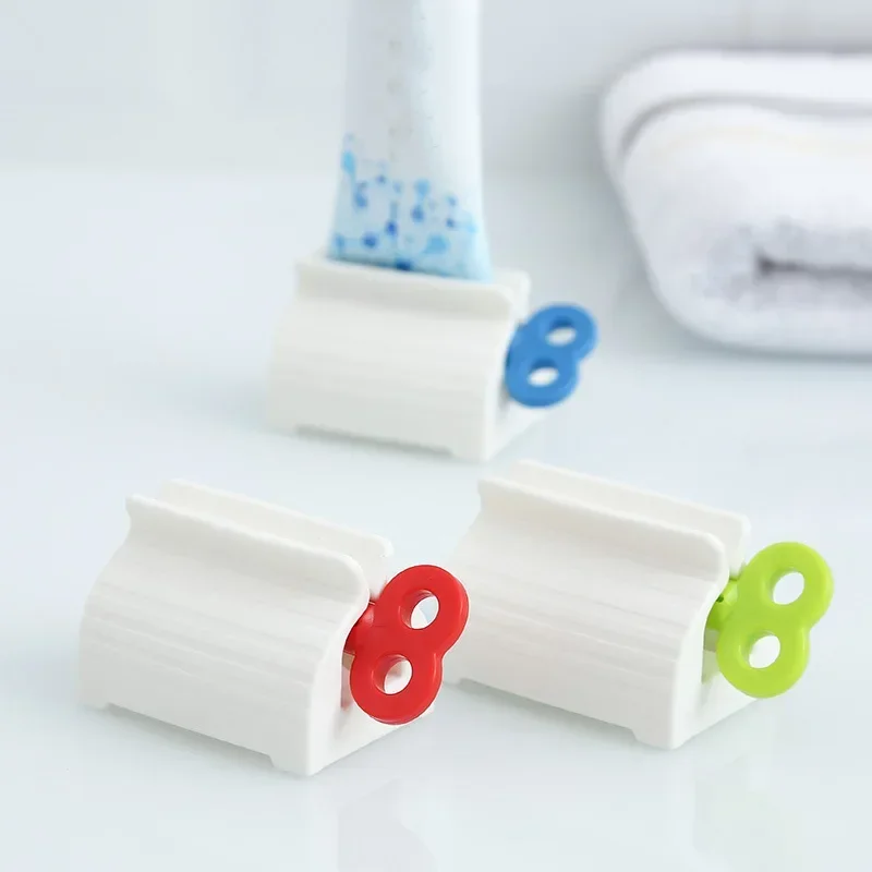 ยาสีฟัน Squeezer ผู้ถือยาสีฟัน Oral Care ยาสีฟันสูตรเกลือผสมฟลูออไรด์ผสานพลังสมุนไพรฟันขาวสะอาดลดกลิ่นปากห้องน้ําเครื่องมือหลอดเครื่องสําอางกด Facial Cleanser Rolling Squeezing Dispenser