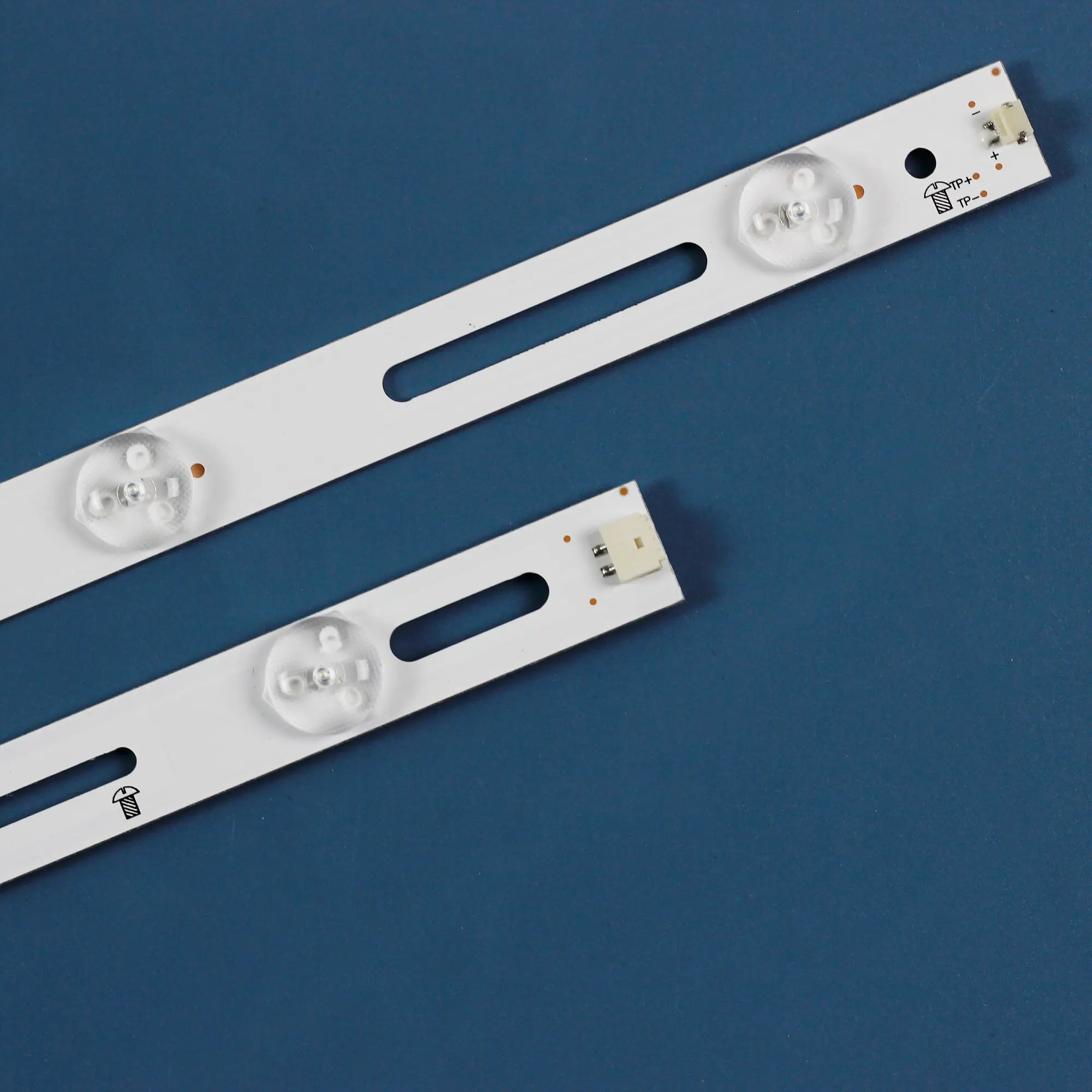 LED Backlight สำหรับ Philips 49 "ทีวี49PUF6701/T3 GJ-2K15-XM-D2P5C1-490-D611-C1 49puh490 0/88 EVTLBM490E0601 TPT490U2-EQYSH