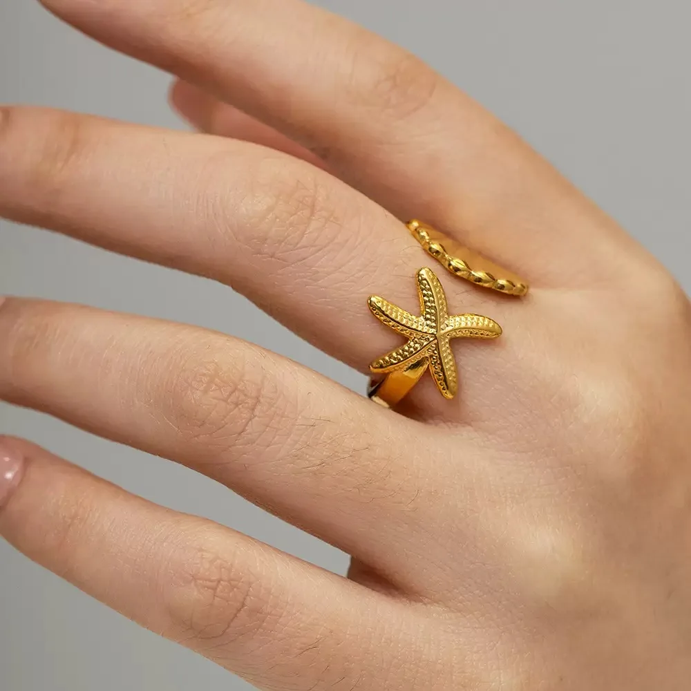 L'anello aperto da donna con conchiglia di stelle marine di nuova moda estiva 20225, adatto per donne affascinanti e alla moda da indossare