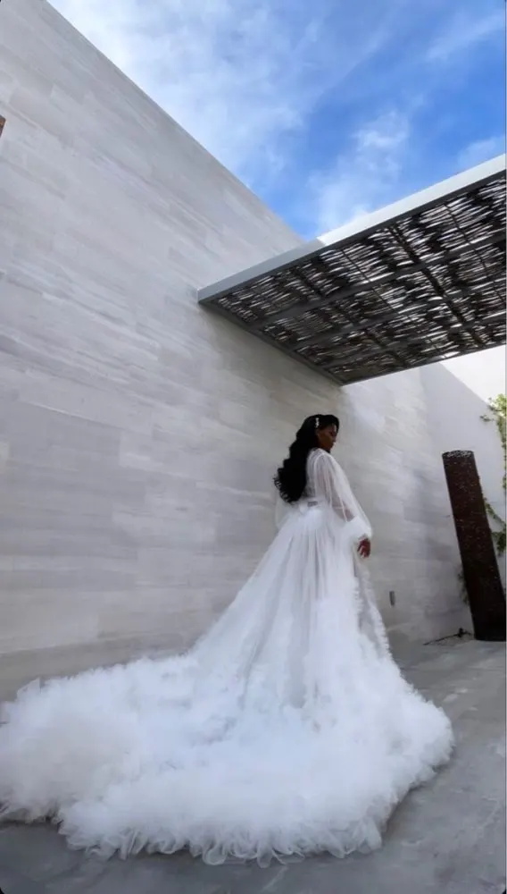 งานแต่งงานที่หรูหรา Robe Maxi เสื้อคลุมอาบน้ําชุดชั้นในผู้หญิงชุดที่กําหนดเองชุดนอนถ่ายภาพวันเกิดเจ้าสาวพ. Fluffy Party ชุดนอน