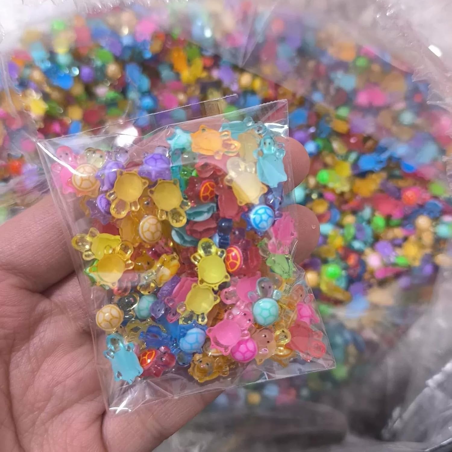 50/100 Pcs Cute Mini Luminous Turtle Ornaments Glowing in The Dark Miniatures Turtle Micro Landscape Kids Toys Home Decor Gift