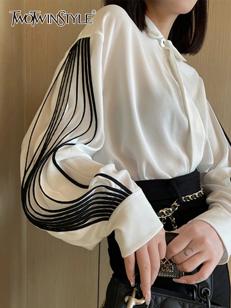 TWOTWINSTYLE kemeja perca lurus untuk wanita kerah lentera lengan warna-warni blus longgar gaya busana wanita 2022