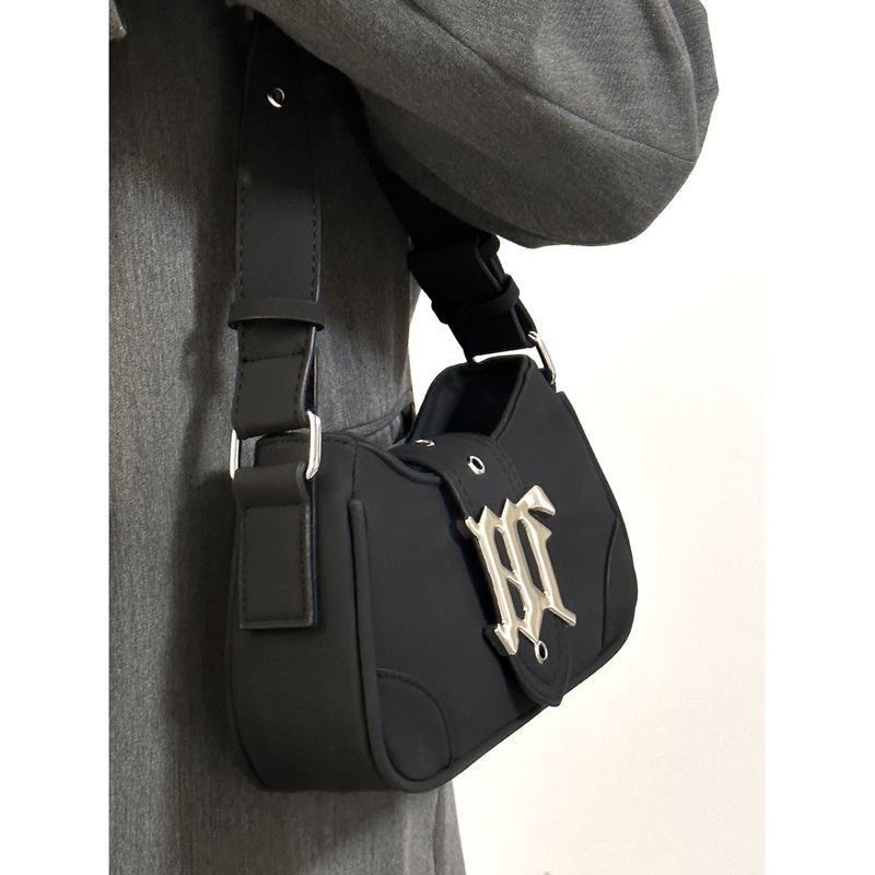 女性のためのカジュアルバッグ高級デザイナーブランドのハンドバッグと財布新しい PU ヌバック板金装飾クロスボディバッグ Smal