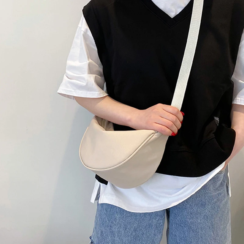 Bolsa de ombro casual elegante, leve e versátil, adequada para passeios diários, com alças ajustáveis