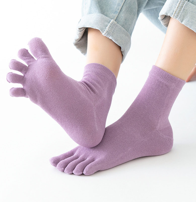 Calcetines de cinco dedos de algodón de Color sólido, calcetines de tubo medio grises y negros, calcetines de mujer, calcetines cálidos y transpirables con cinco dedos para otoño e invierno