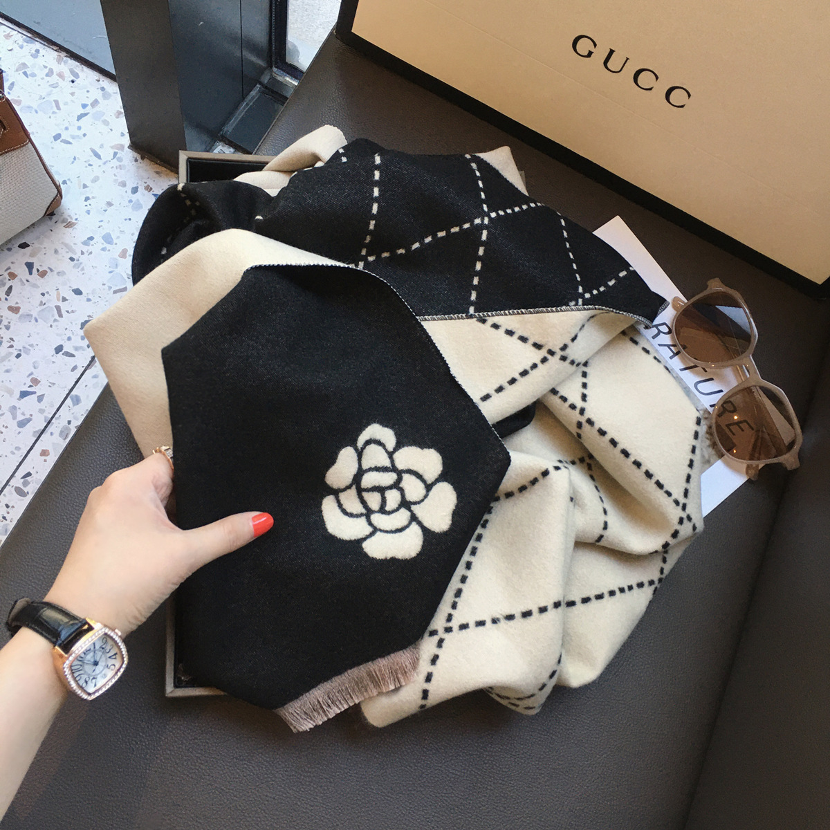 Promoción de invierno, moda para mujer, bufanda cálida de lujo, chal, capa estampada con pequeña fragancia, material de Cachemira, chal grueso para mujer