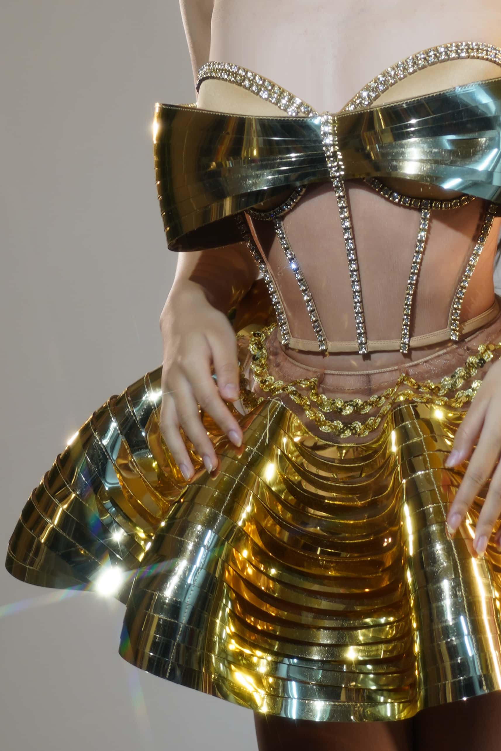 女性のためのゴールドスパンコールのパーティークラブコスチューム,セクシーなトップとスカート,ステージ2ピースの衣装セット,ダンサーのパフォーマンスウェア