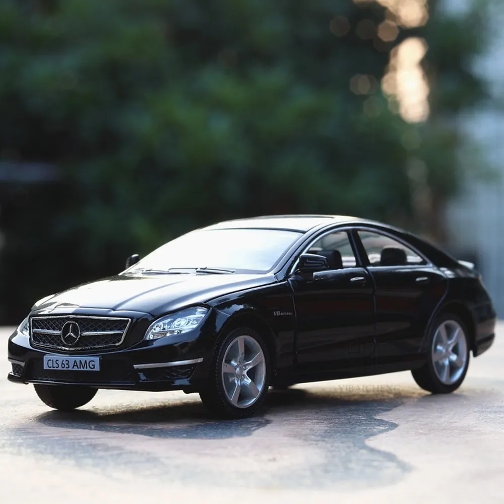 1/36 escala benz cls modelo carro brinquedos liga fundida com puxar para trás pneus de borracha modelos de veículos para meninos crianças presentes coleções