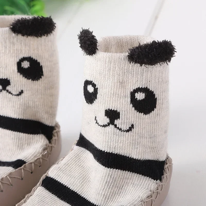 Calcetines de suelo con animales de dibujos animados para bebé, zapatos cálidos de algodón con suela antideslizante de goma para primavera y otoño, zapatilla para niños y niñas