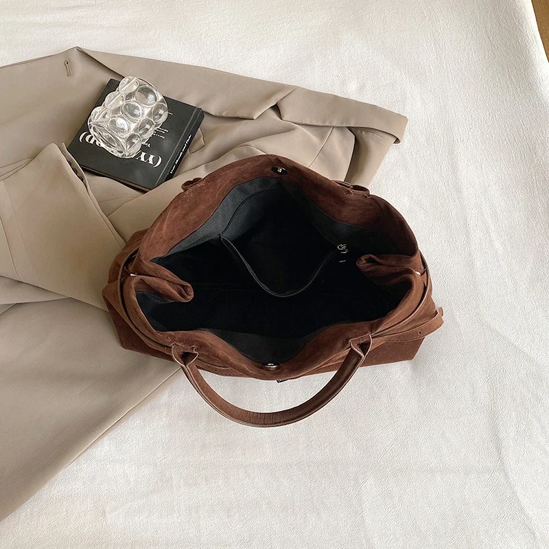 PU Buckle Versatile Large Capacity Belt Decorative Tote Bag New Matte Retro Niche Design Handbag Commuting Leisure Womens Bag