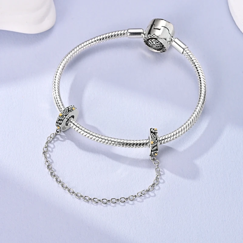 925 เงินสเตอร์ลิงห่วงโซ่ความปลอดภัยเครื่องบิน Earth กล้อง Daisy ซิลิโคน Charms Fit สร้อยข้อมือเดิม DIY เครื่องประดับสําหรับผู้หญิง