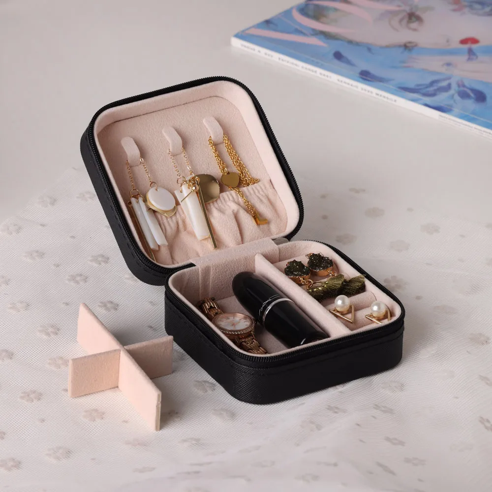 Mini scatola portaoggetti per gioielli Custodia portatile per orecchini da viaggio per la casa Custodia per collana per donna Organizzatore per anelli Vetrina in pelle PU