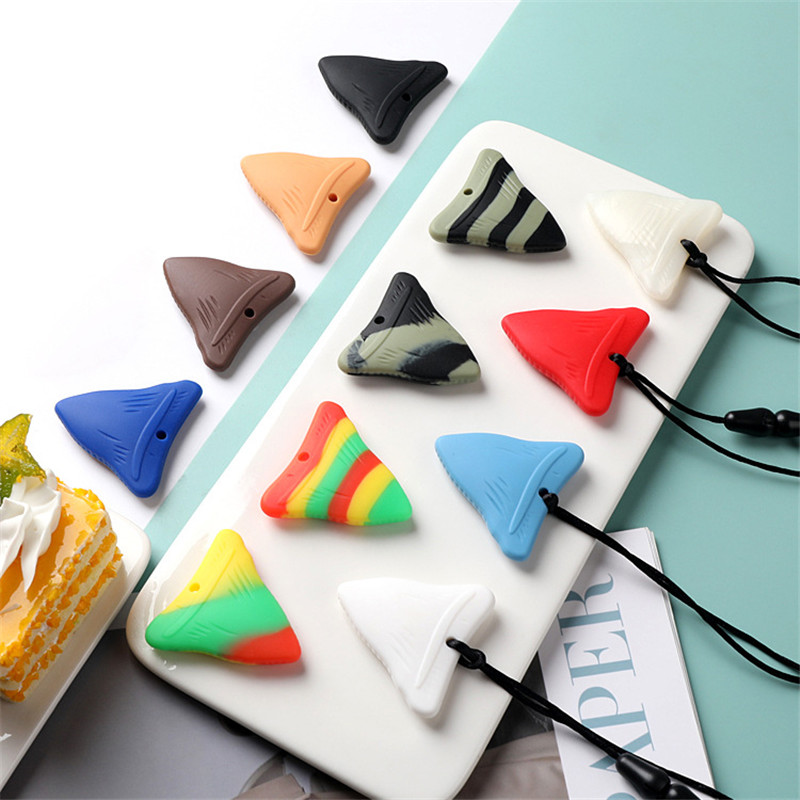 1 Uds. Collar masticable sensorial de dibujos animados masticables para niños, colmillos triangulares de silicona, juguetes, dientes de silicona para niños con accesorios para autismo