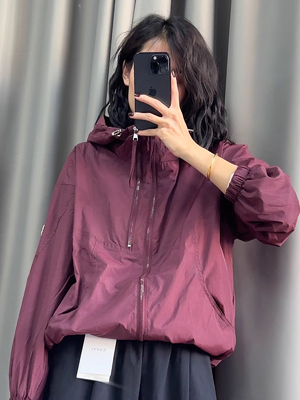 Jaqueta Fena Plus Size com Capuz Solta e Proteção Solar, Disfarça Imperfeições e Modela o Corpo, Estilo Esportivo para Ou...