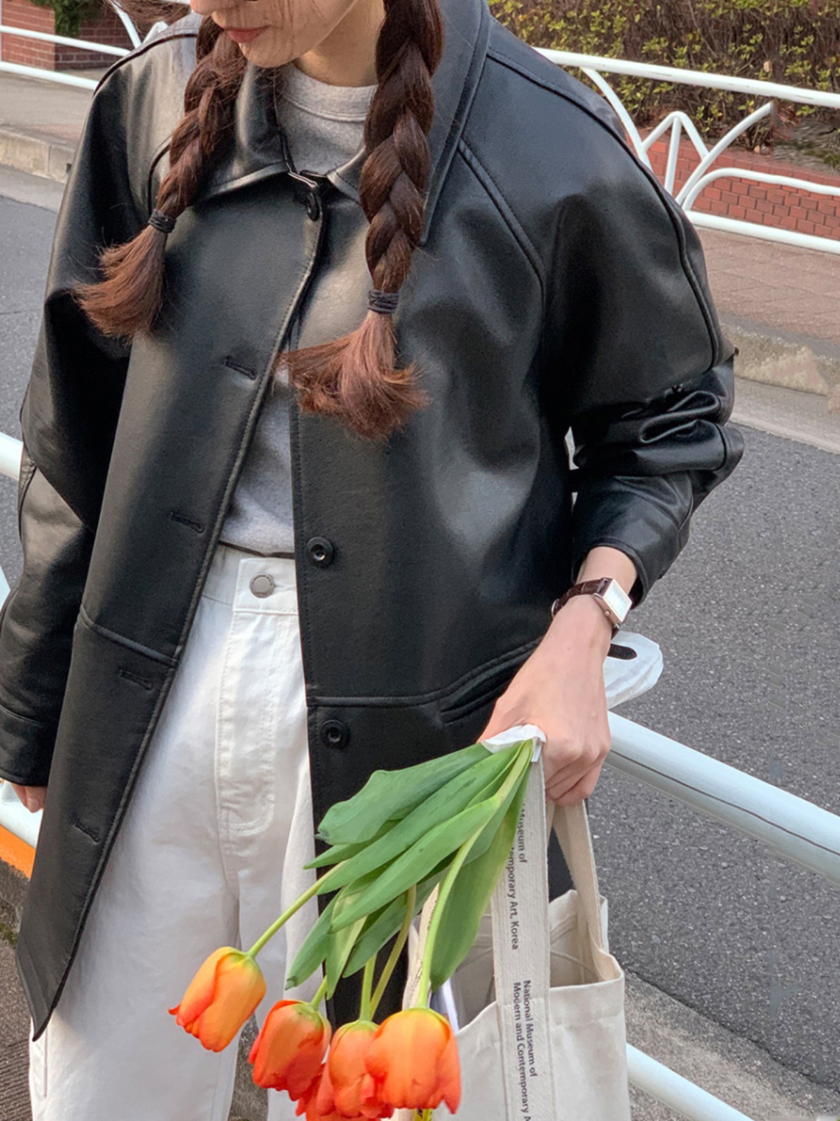 ファッショナブルなブラック Pu レザージャケット女性のルーズミディ丈スーツスタイルコートレトロデザインストリート秋の新着