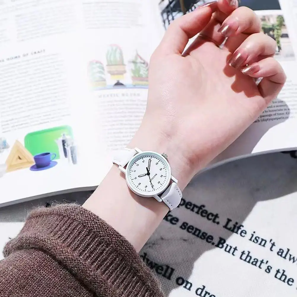 Reloj simulado para mujer, correa de cuero, reloj coreano para mujer, reloj de pulsera de cuarzo de estilo Simple a la moda, reloj de pulsera para mujer