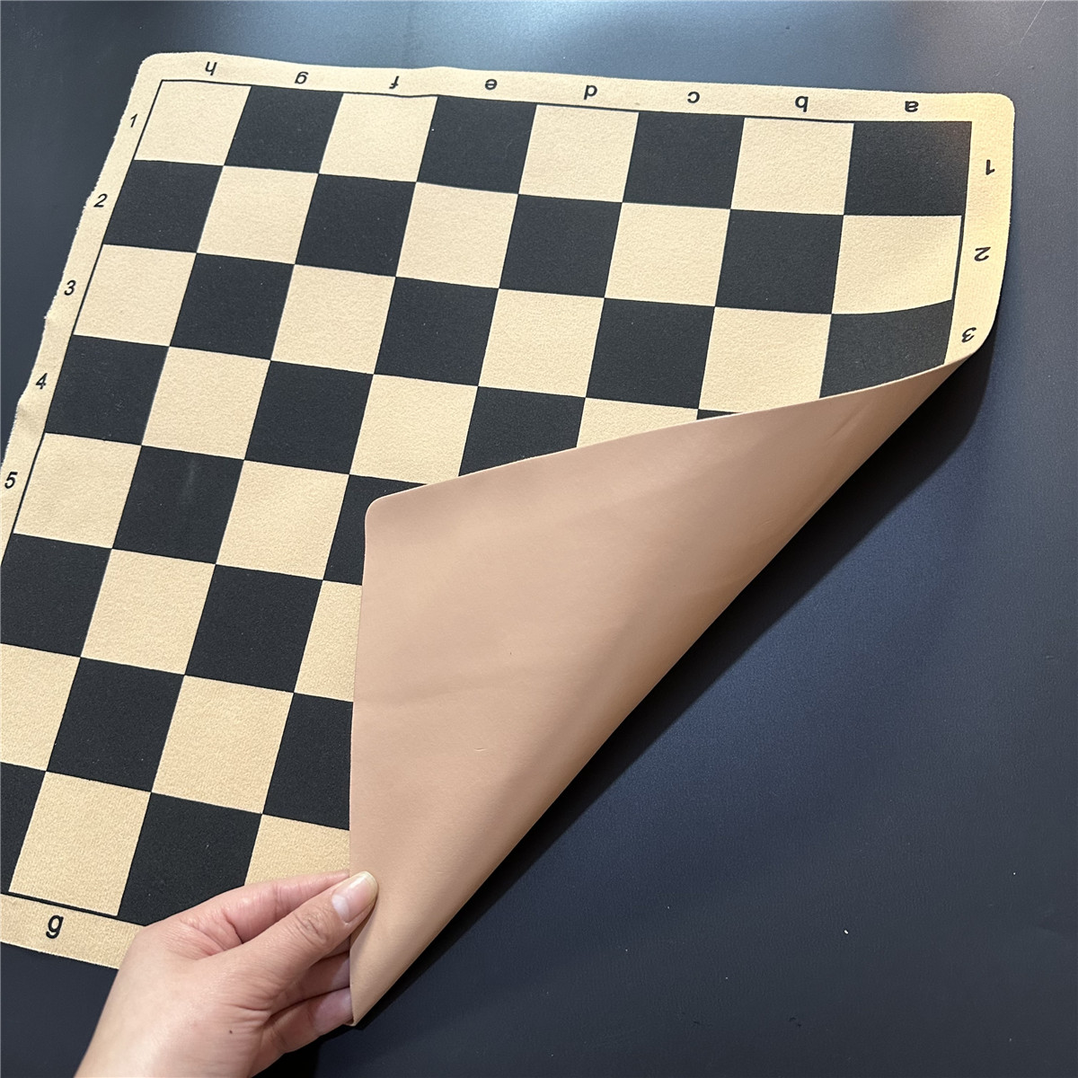 Internationales Schachbrett, 34 cm/13,39 Zoll und 43 cm/16,93 Zoll, faltbares Leder-Fleece-Material, internationales faltbares Spielschach