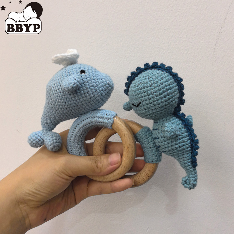 Sonajero hecho a mano de ganchillo con dibujos de ballena, caballito de mar, Animal, juguetes para bebé, madera de haya segura, anillo de dentición para recién nacido, mordedor para bebé