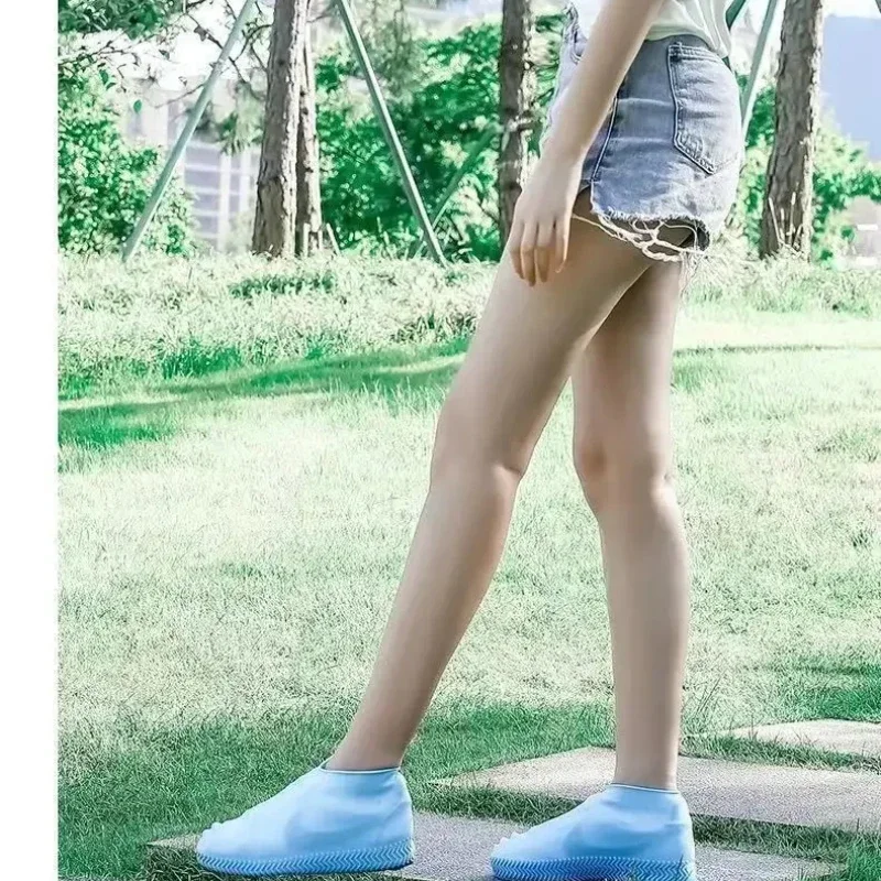 Cubiertas impermeables para zapatos, botas de lluvia antideslizantes, chanclos de silicona reutilizables para hombres y mujeres, viajes al aire libre para días lluviosos