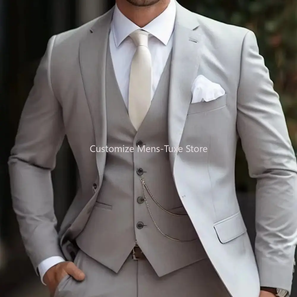 ใหม่ Beige สูทผู้ชายธุรกิจ Tuxedos อย่างเป็นทางการ 3 ชิ้นชุดเสื้อแจ็คเก็ตกางเกงเดี่ยวเจ้าบ่าวเจ้าบ่าวงานแต่งงานพรหม